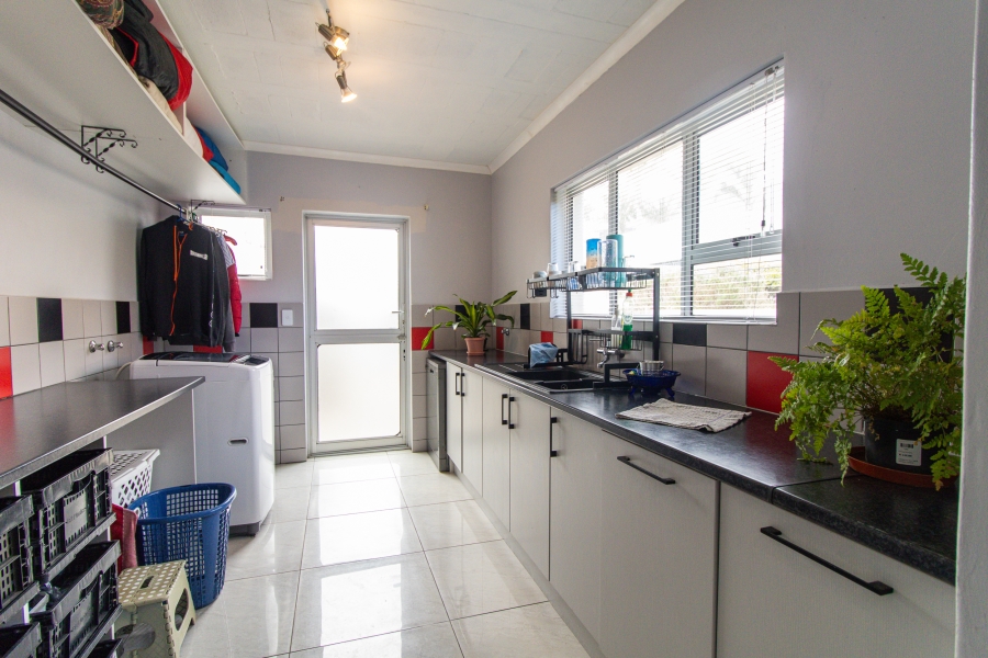 5 Bedroom Property for Sale in Myburgh Park Western Cape